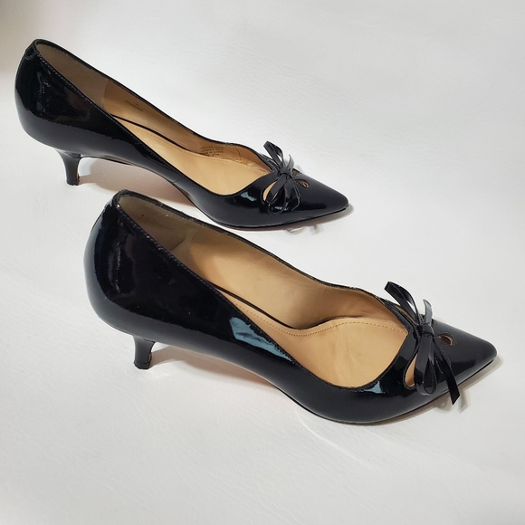 Joan & David Black Patent Leather Heels Bow Detail Flower Petal Cut Outs Size 7 - Picture 5 of 15